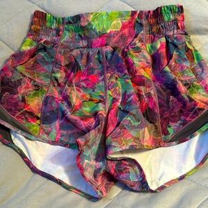 Lululemon Hotty Hot Shorts High Rise 2.5”